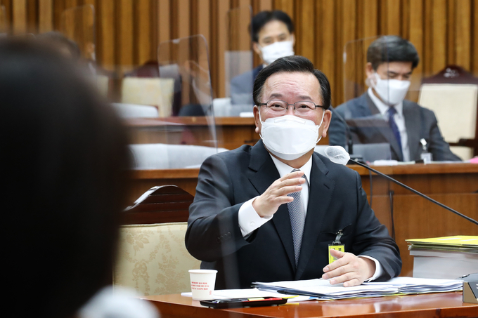 답변하는 김부겸 총리 후보자. (사진=연합뉴스 제공)