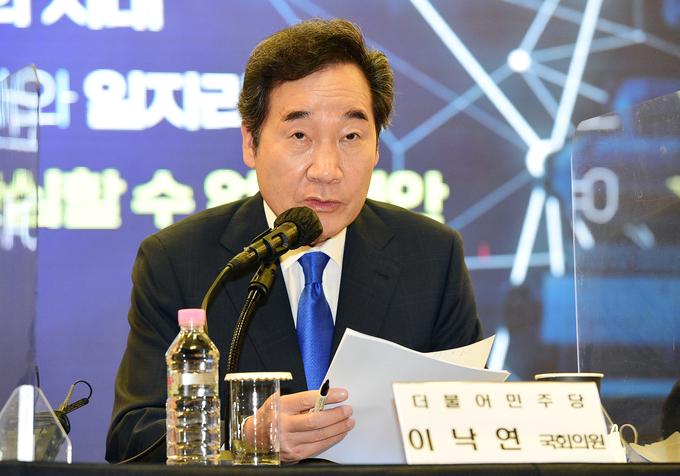 '내 삶을 지켜주는 경제' 토론회 기조발제하는 이낙연 전 대표 (사진 = 연합뉴스 제공)