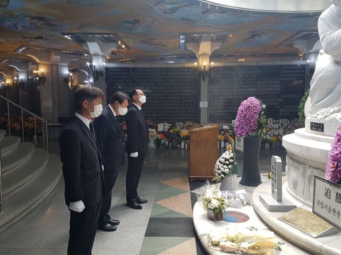 국립서울현충원 참배하는 윤석열 전 검찰총장. (사진=연합뉴스 제공)