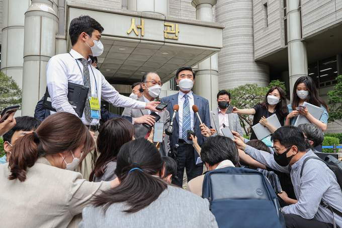 법원 각하 결정에 '항소' 의견 밝히는 '강제징용' 피해자들. (사진=연합뉴스)