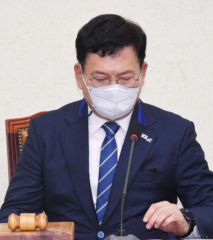 최고위원회의 참석한 민주당 송영길 대표