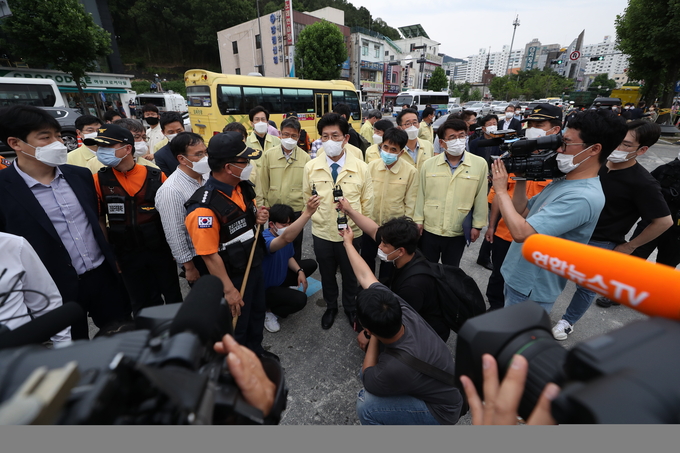 노형욱 국토부 장관, 광주 철거건물 붕괴현장 방문. (사진=연합뉴스 제공)