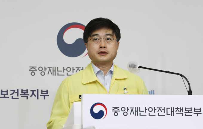 거리두리 3주간 더 유지 관련 설명하는 윤태호 방역총괄반장. (사진=연합뉴스)