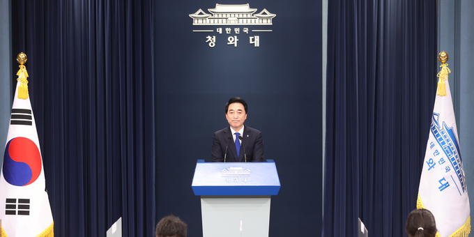 브리핑하는 박수현 국민소통수석. (사진=연합뉴스 제공)