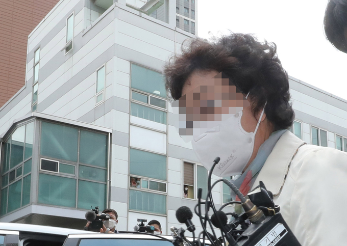 법정 향하는 윤석열 전 검찰총장 장모. (사진=연합뉴스)