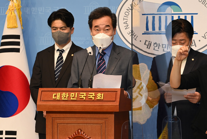 토지공개념 3법 관련 기자회견하는 민주당 이낙연 전 대표. (사진=연합뉴스 제공)