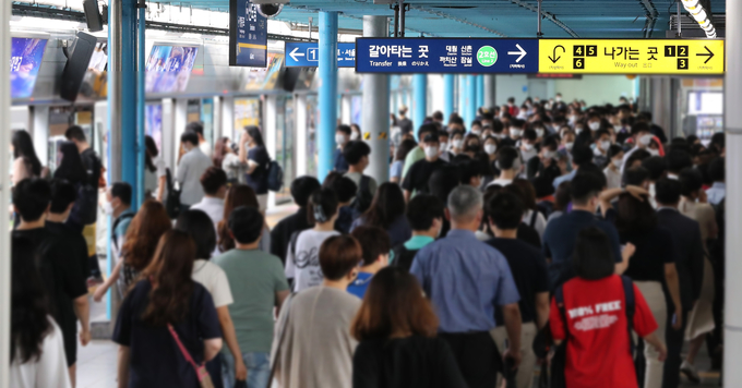 신규확진 최다기록 경신…불안한 출근길. (사진=연합뉴스 제공)