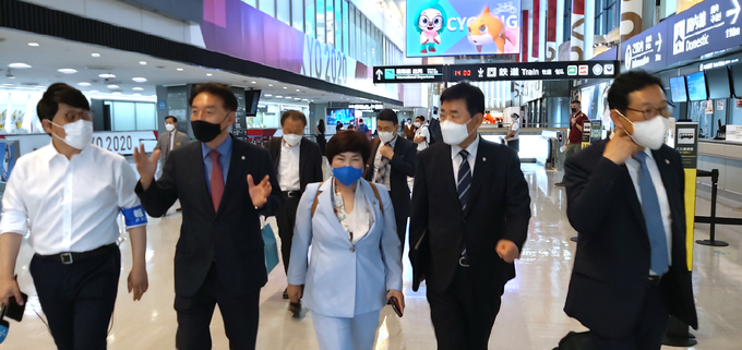 김진표 의원과 한일의원연맹 회장단 일본 도착 (사진 = 연합뉴스)