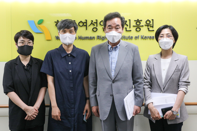 디지털 성범죄 피해자 지원 논의 나선 민주당 이낙연 대선 예비후보 (사진 = 연합뉴스 제공)