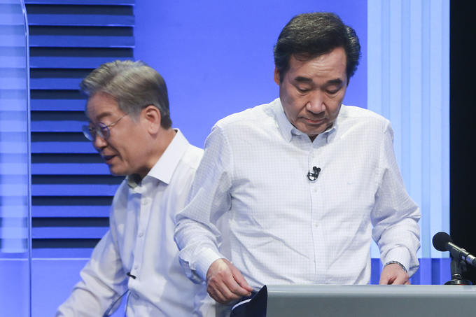 TV 토론회 참석한 이재명-이낙연 (사진 = 연합뉴스 제공)