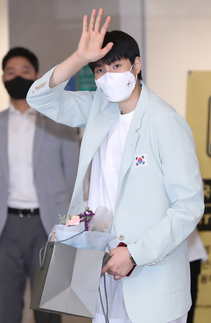 팬들 향해 인사하는 김희진. (사진=연합뉴스)