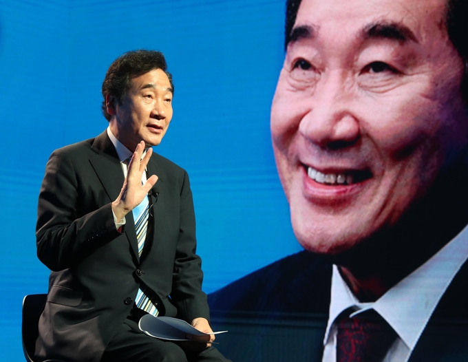 전국 청년 100명과 화상 대화하는 이낙연 (사진 = 연합뉴스 제공)