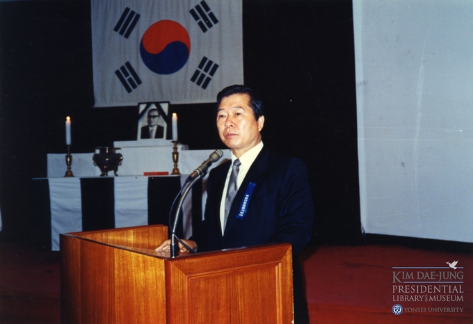 '장준하 10주기' 연설하는 김대중 전 대통령 (사진 = 연합뉴스 제공)