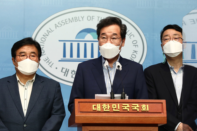 코로나19 새 방역 체계 마련 촉구하는 민주당 이낙연 대선 경선 후보 (사진 = 연합뉴스 제공)