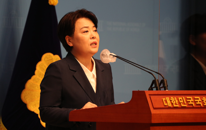 의원직 사퇴 밝히는 윤희숙 의원. (사진=연합뉴스)