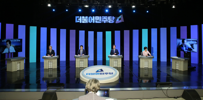코로나 시대 토론회 모습 (사진 = 연합뉴스 제공)