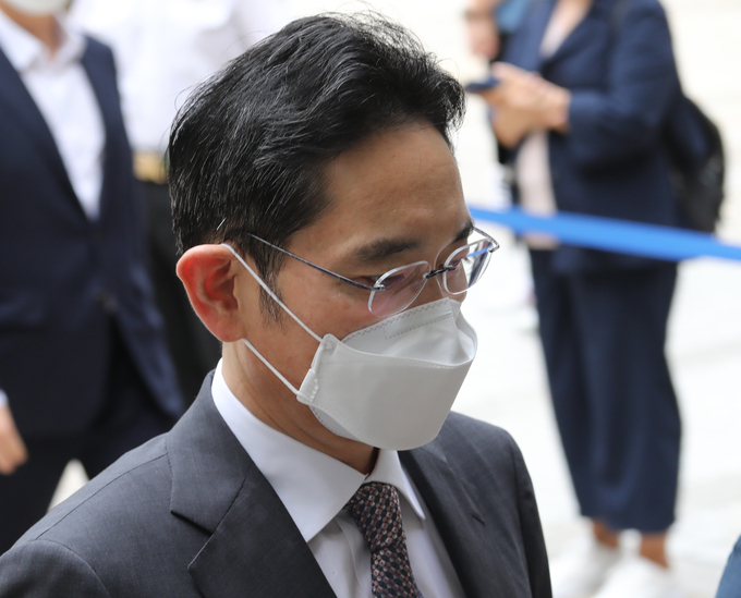 2일 오전 서울중앙지방법원에서 진행하는 삼성물산·제일모직 부당합병 관련 14차 공판에 출석한 이재용 삼성전자 부회장의 모습. (사진=연합뉴스)