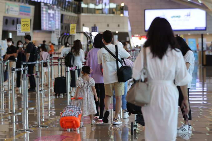 김포공항 국내선이 여행을 떠나는 이들로 북적이고 있다. (사진=연합뉴스)