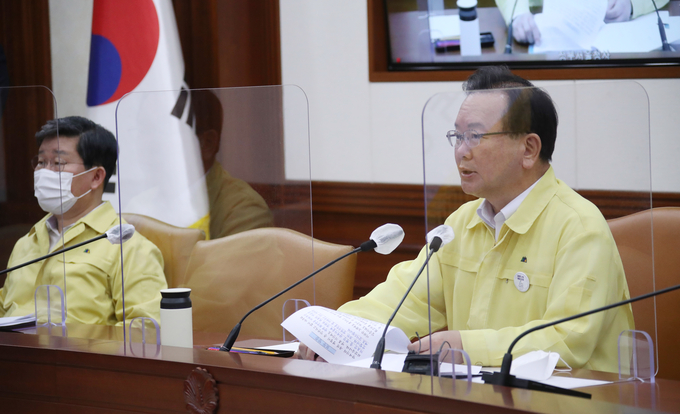 김부겸 국무총리가 24일 정부서울청사에서 열린 코로나19 대응 중앙재난안전대책본부(중대본) 회의에서 발언하고 있다.(사진=연합뉴스)