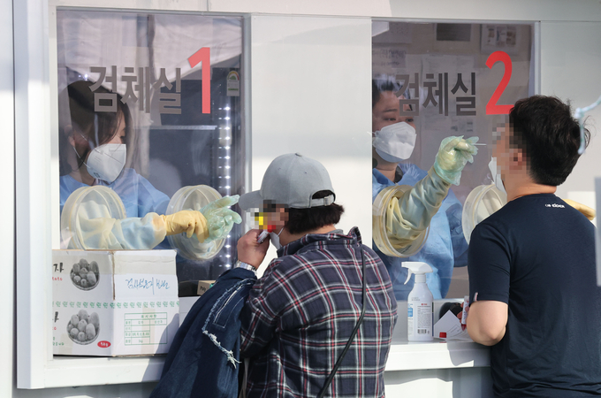 신규확진 2천434명, 코로나19 사태 후 최다 기록…추석 후폭풍. (사진=연합뉴스)
