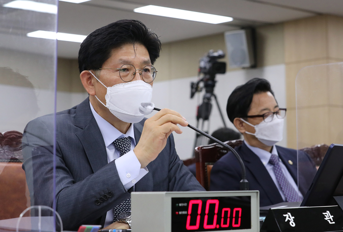 5일 오전 정부세종청사에서 열린 국회 국토교통위원회 국정감사에 참석한 노형욱 국토교통부 장관의 모습. (사진=연합뉴스)