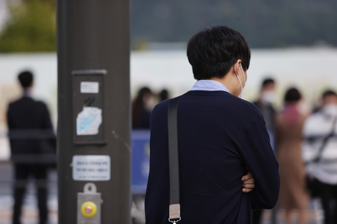 움츠러드는 쌀쌀한 날씨. (사진=연합뉴스)