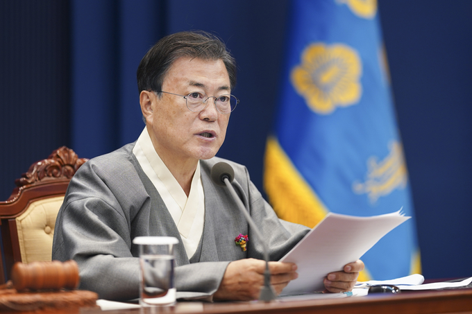문재인 대통령이 12일 오전 청와대 여민관 영상회의실에서 열린 국무회의에서 발언 하고 있다. (사진=연합뉴스)
