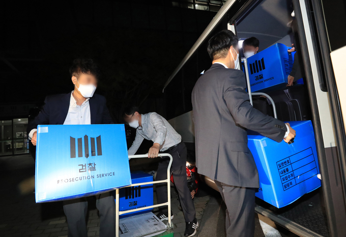 지난 15일 성남시청을 압수수색한 검찰. (사진=연합뉴스) 