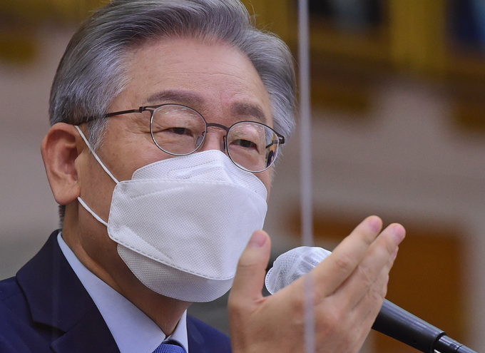 답변하는 이재명 지사 (사진 = 경기사진공동취재단)