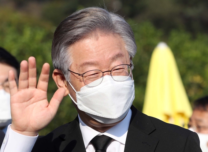 이재명, 손 인사 (사진= 연합뉴스 제공)