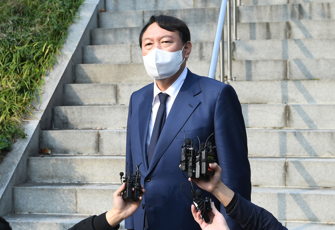 고 김영삼 대통령 묘역 참배 마친 국민의힘 윤석열 대선 경선 후보. (사진=연합뉴스)