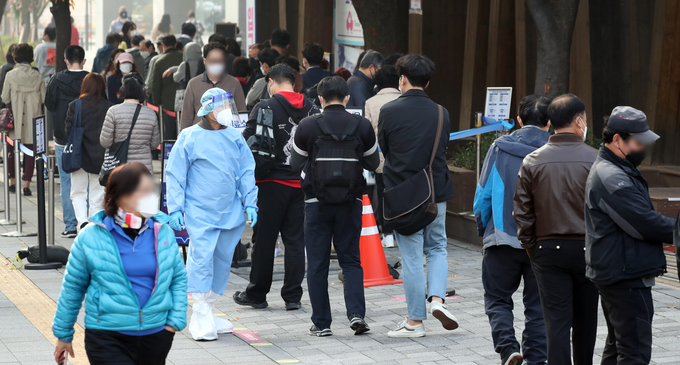 코로나19 1천952명 신규확진…어제(26일)보다 686명 급증 (사진 = 연합뉴스 제공)