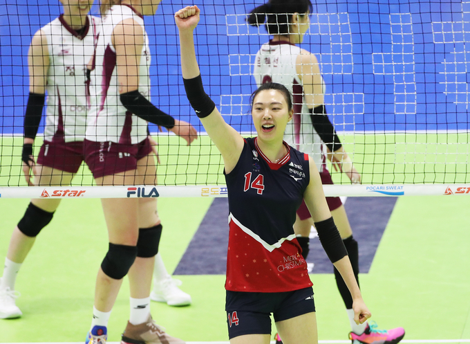 3일 경기도 수원실내체육관에서 열린 프로배구 V리그 여자부 현대건설 힐스테이트와 KGC 인삼공사의 경기. 현대건설 양효진이 팀 득점 성공에 기뻐하고 있다. (사진=연합뉴스)