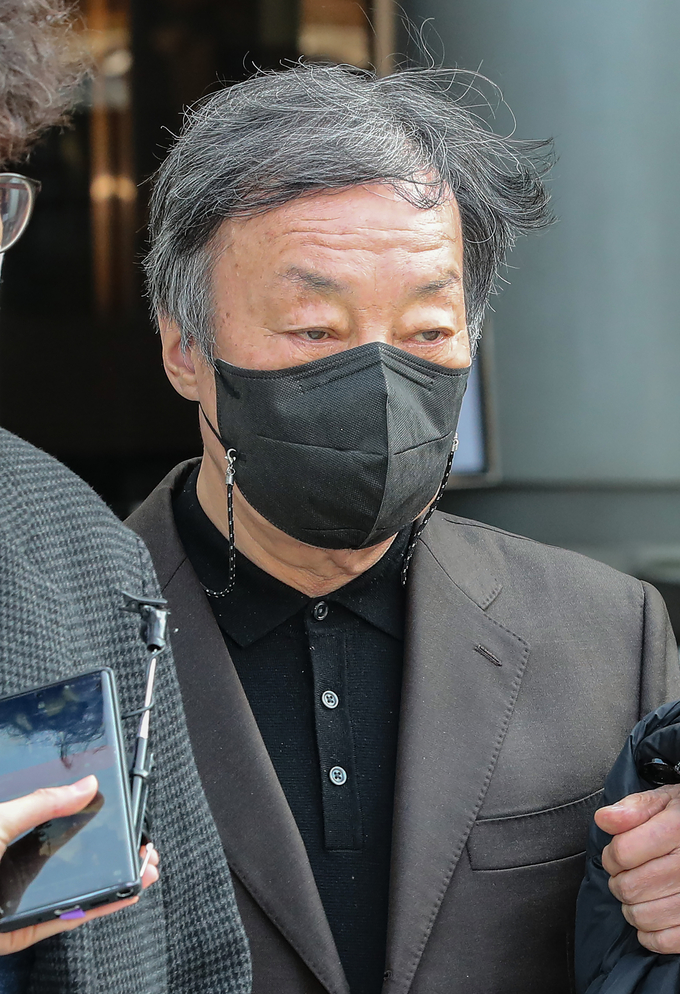 영장실질심사 마친 윤우진 전 용산세무서장(사진=연합뉴스 제공)