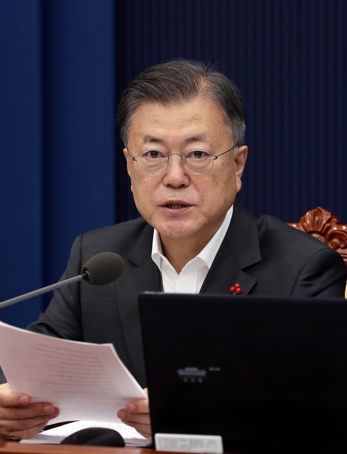 문재인 대통령이 4일 청와대 여민관에서 열린 영상국무회의에서 발언을 하고 있다. (사진=연합뉴스)