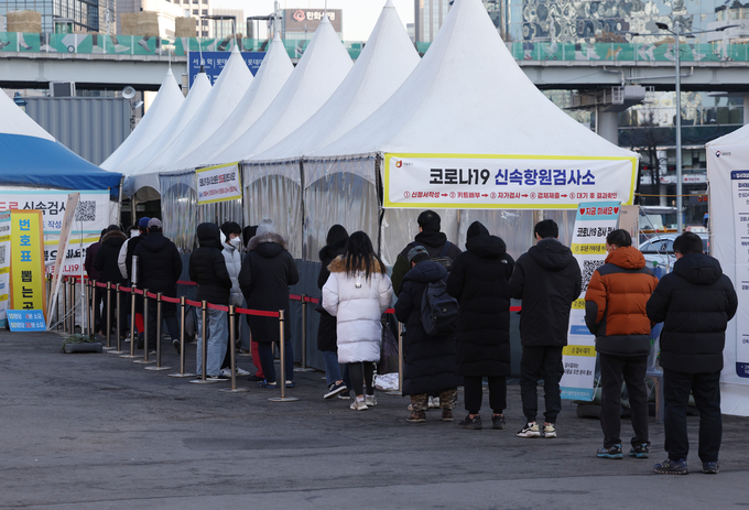 설연휴, 여전히 분주한 선별진료소. (사진= 연합뉴스 제공)