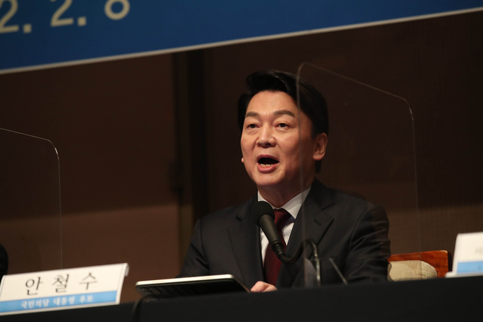 관훈토론회에서 발언하는 안철수 대선 후보