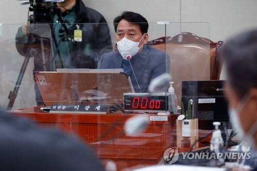 이광재 국회 외통위원장이 지난달 25일 오후 서울 여의도 국회에서 열린 러시아-우크라이나 사태 관련 국회 외교통일위원회 전체회의를 주재하고 있다. (사진=연합뉴스)