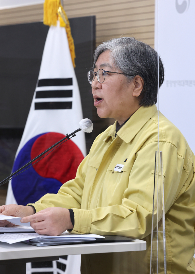 정은경 질병관리청장이 13일 오후 코로나19 정례 브리핑에서 60세 이상 고령층의 4차 접종 계획을 설명하고 있다. (사진=연합뉴스 제공)