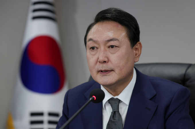 윤석열 대통령 국군통수권 이양받으며 첫 집무 시작. (사진=연합뉴스 제공)