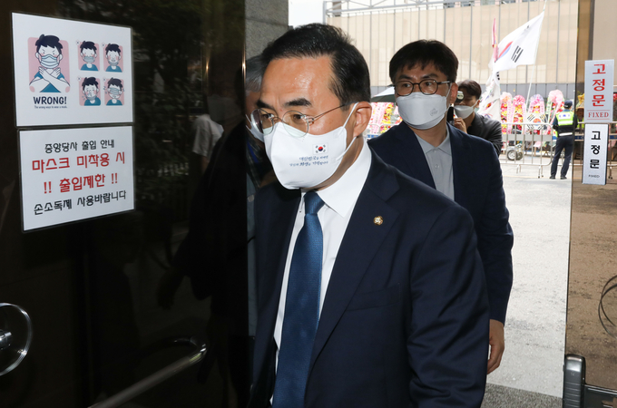당사 들어서는 민주당 박홍근 당대표 직무대행