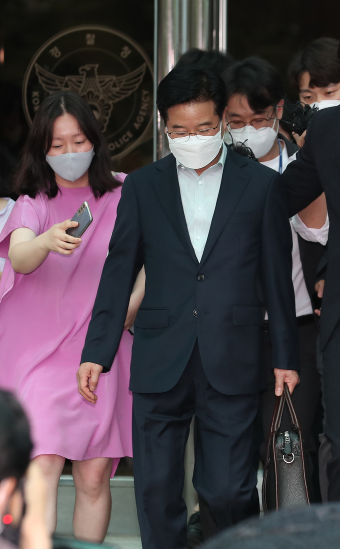 27일 김창룡 경찰청장이 사의를 표명하고 경찰청을 나서고 있다. (사진=연합뉴스 제공)
