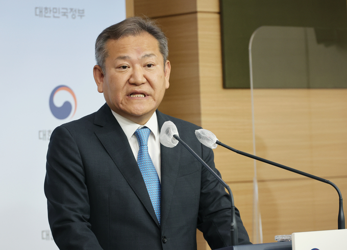 이상민 행정안전부 장관이 25일 오전 정부서울청사 브리핑실에서 최근 경찰서장 회의에 대한 입장을 말하고 있다. (사진=연합뉴스 제공)
