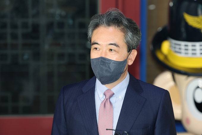 취재진 질문에 답변하는 윤희근 경찰청장 후보자. (사진=연합뉴스 제공)