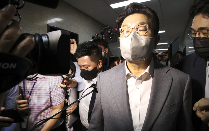 권성동 국민의힘 당 대표 직무대행 겸 원내대표가 29일 오전 국회를 나서고 있다. (사진=연합뉴스 제공)