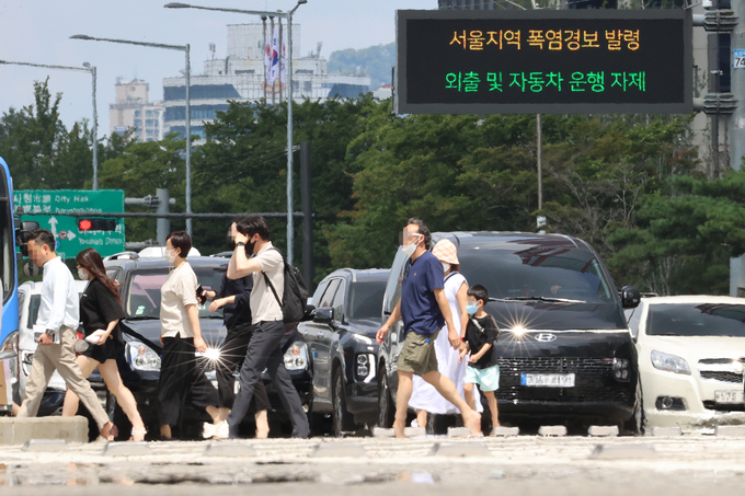 폭염경보 내린 서울…도로는 이글이글. (사진=연합뉴스 제공)