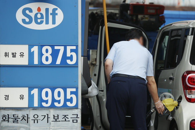 전국 휘발유 평균 가격 1천800원대 진입. (사진=연합뉴스 제공)