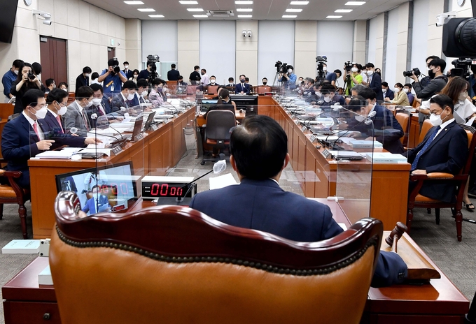  8일 오전 국회 행정안전위원회에서 윤희근 경찰청장 후보자 인사청문회가 열리고 있다. (사진=연합뉴스 제공)