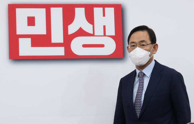 주호영 국민의힘 비상대책위원장이 9일 오후 국회 당 대회의실에서 비대위원장 취임 기자회견을 위해 입장하고 있다. (사진=연합뉴스 제공)