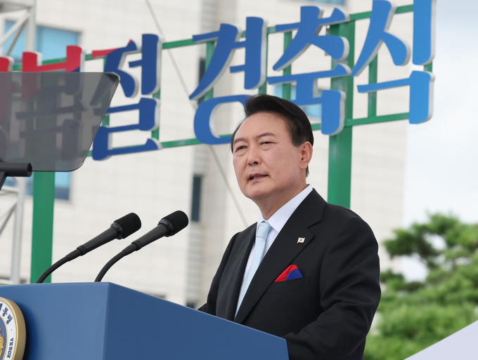  윤석열 대통령이 15일 서울 용산 대통령실 청사 잔디마당에서 열린 제77주년 광복절 경축식에서 경축사를 하고 있다. (사진=연합뉴스 제공)